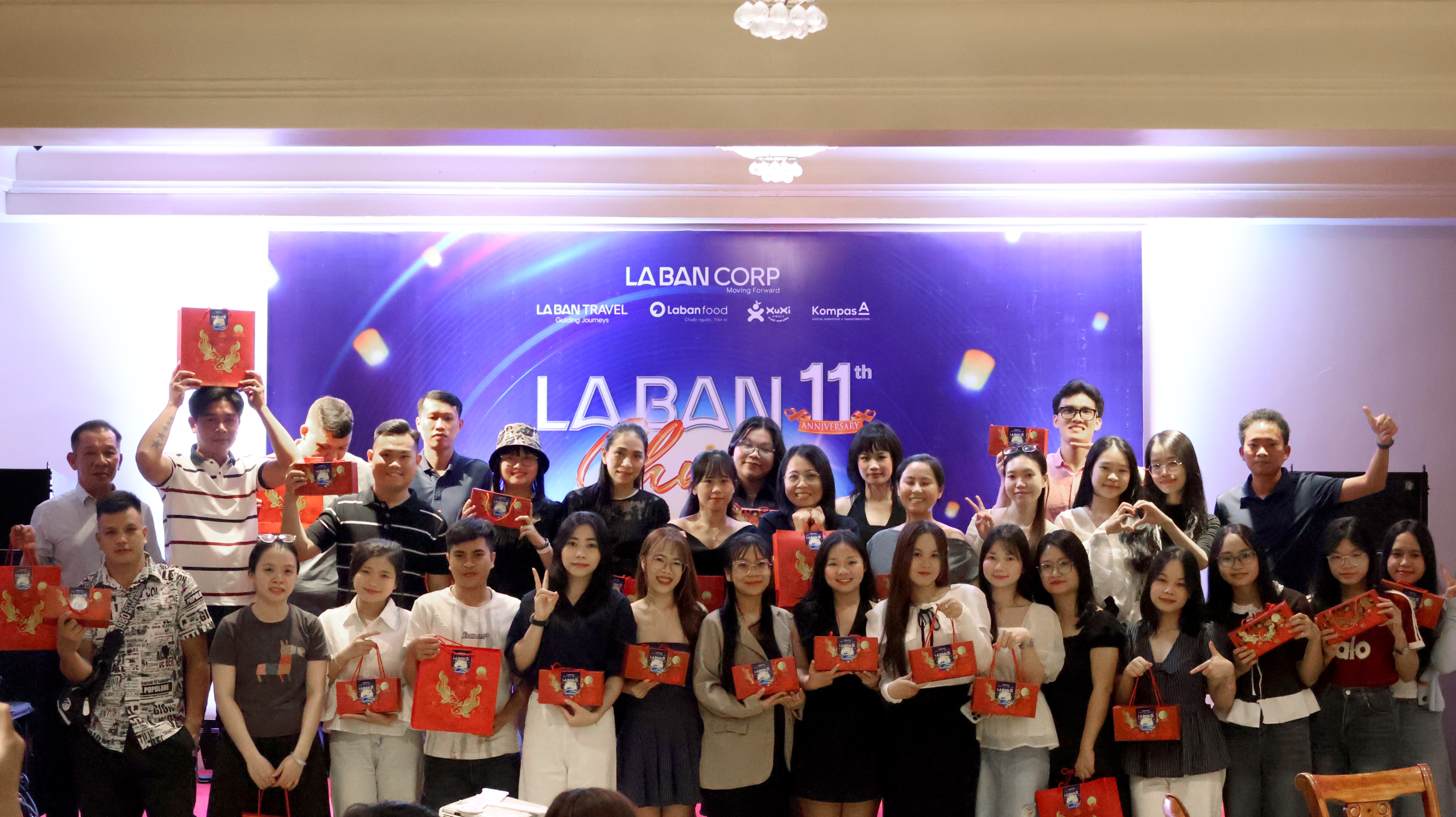 la bàn corp kỷ niệm 11 năm sinh nhật