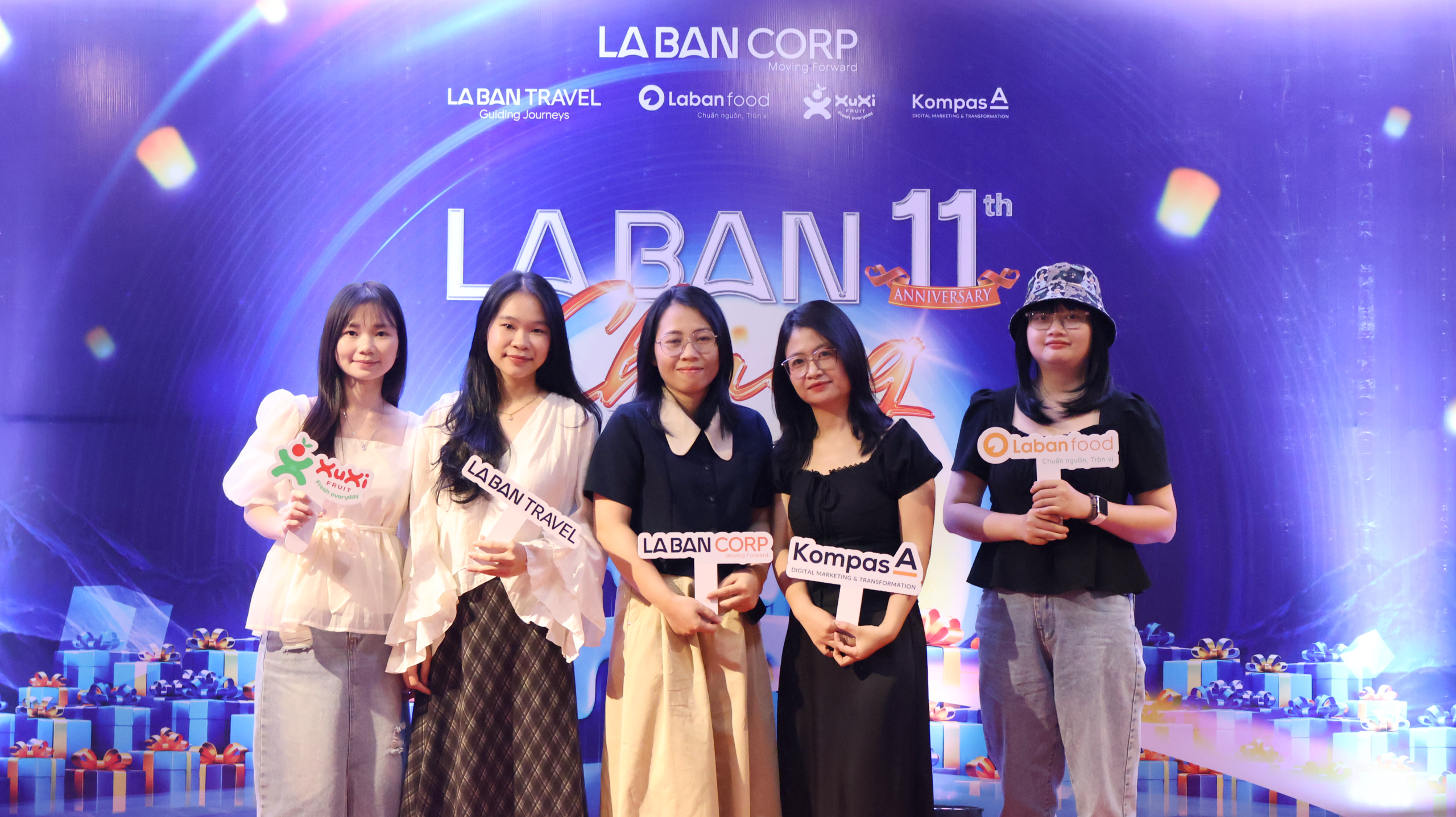 la bàn corp kỷ niệm 11 năm sinh nhật