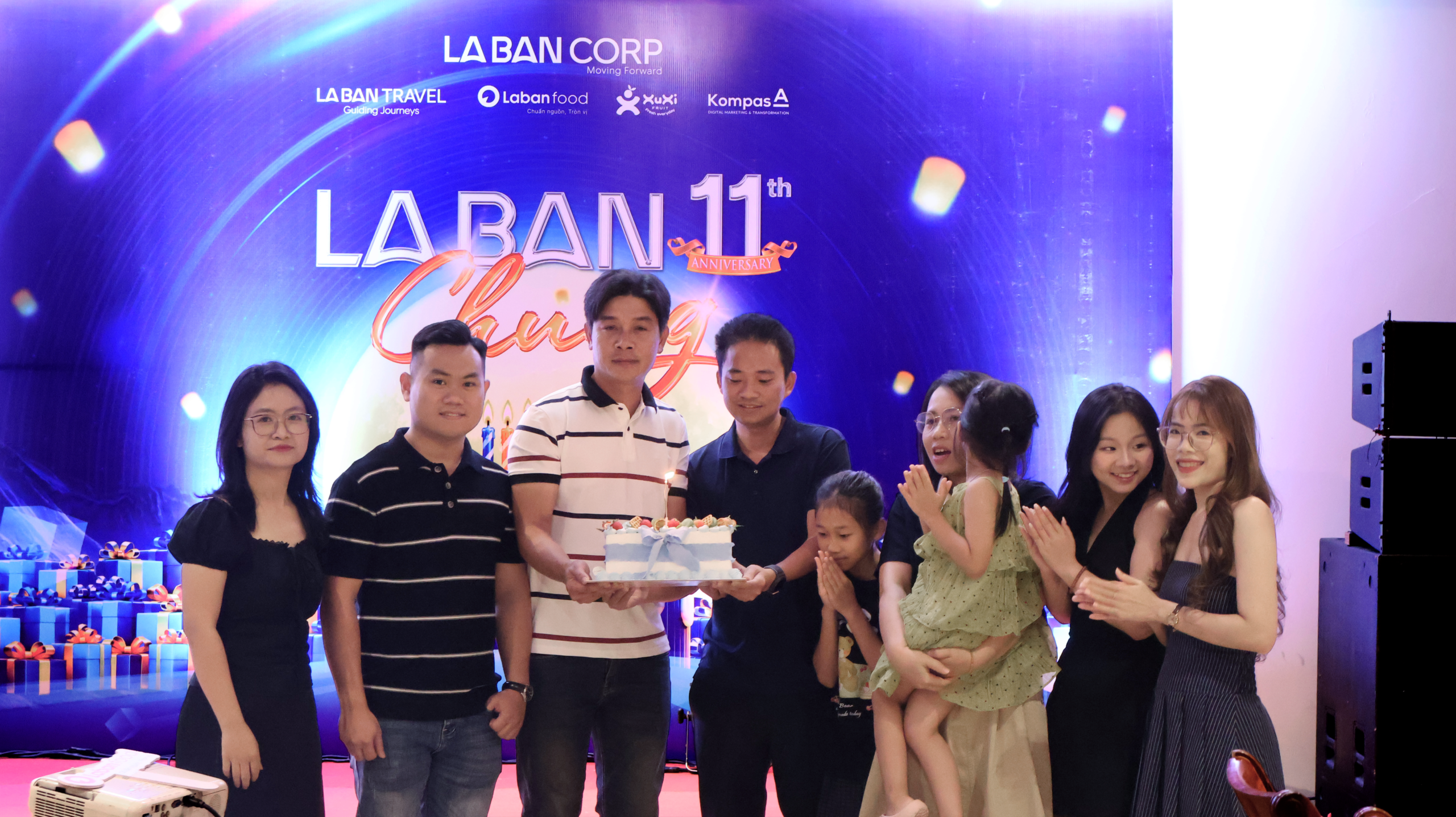 la bàn corp kỷ niệm 11 năm sinh nhật