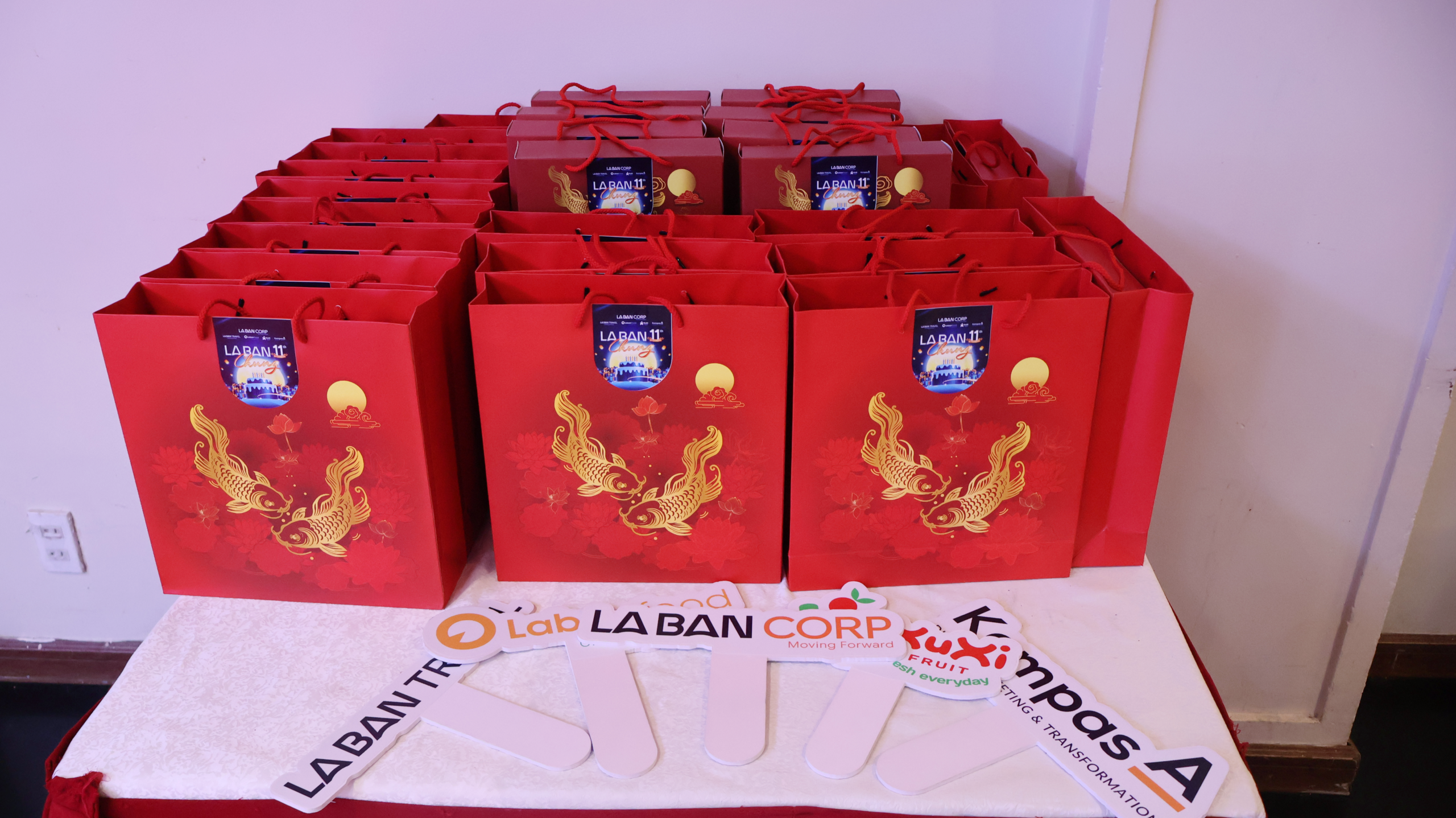 la bàn corp kỷ niệm 11 năm sinh nhật